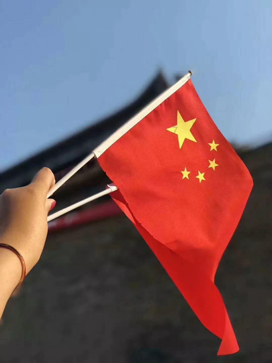 美国波音再出事故 客机起飞前轮胎突然脱落