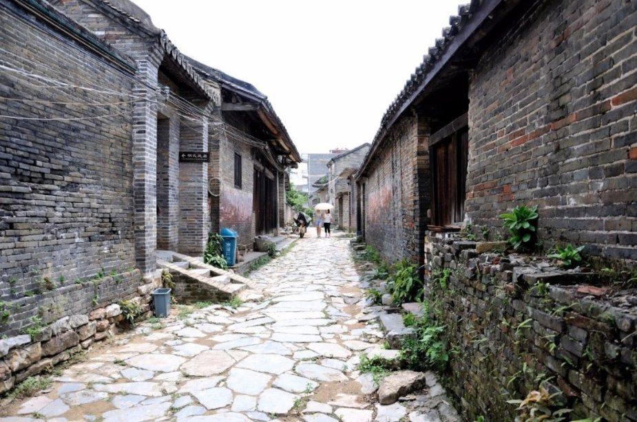 男生一边跟我暧昧一边跟其他女生聊天怎么发朋友圈？游戏画面